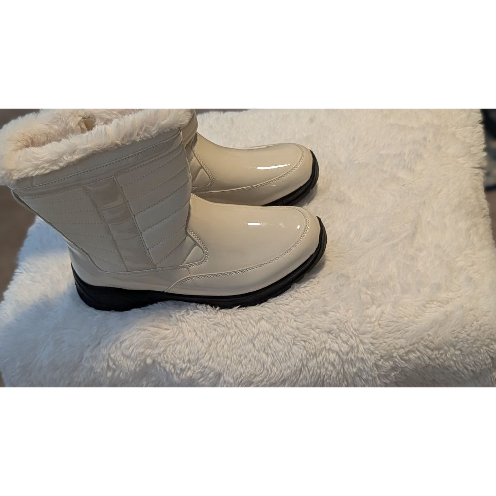 Women's Easy Works by Easy Street Winter White Waterproof Boots Size 10 - Picture 2 of 13